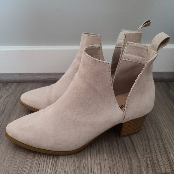 JustFab Day & Night Slip-on Bootie - Picture 3 of 6